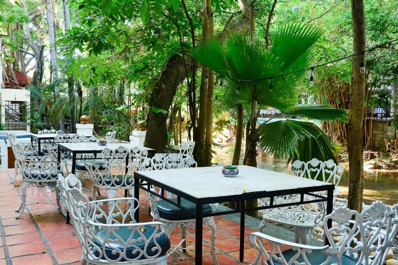 Garlands Del Rio Riverside Boutique Bed and breakfast