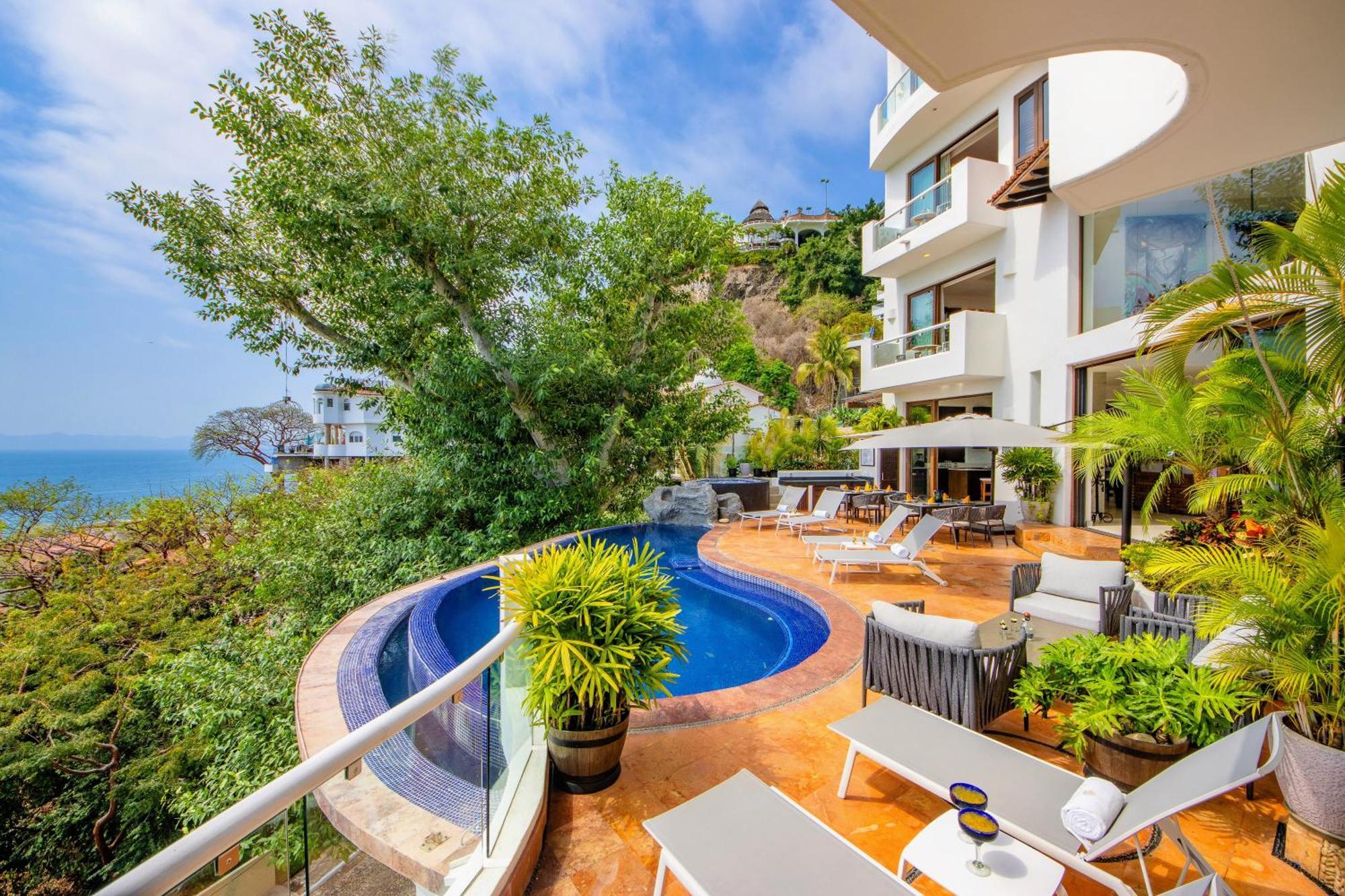 Divina Luxury 5*