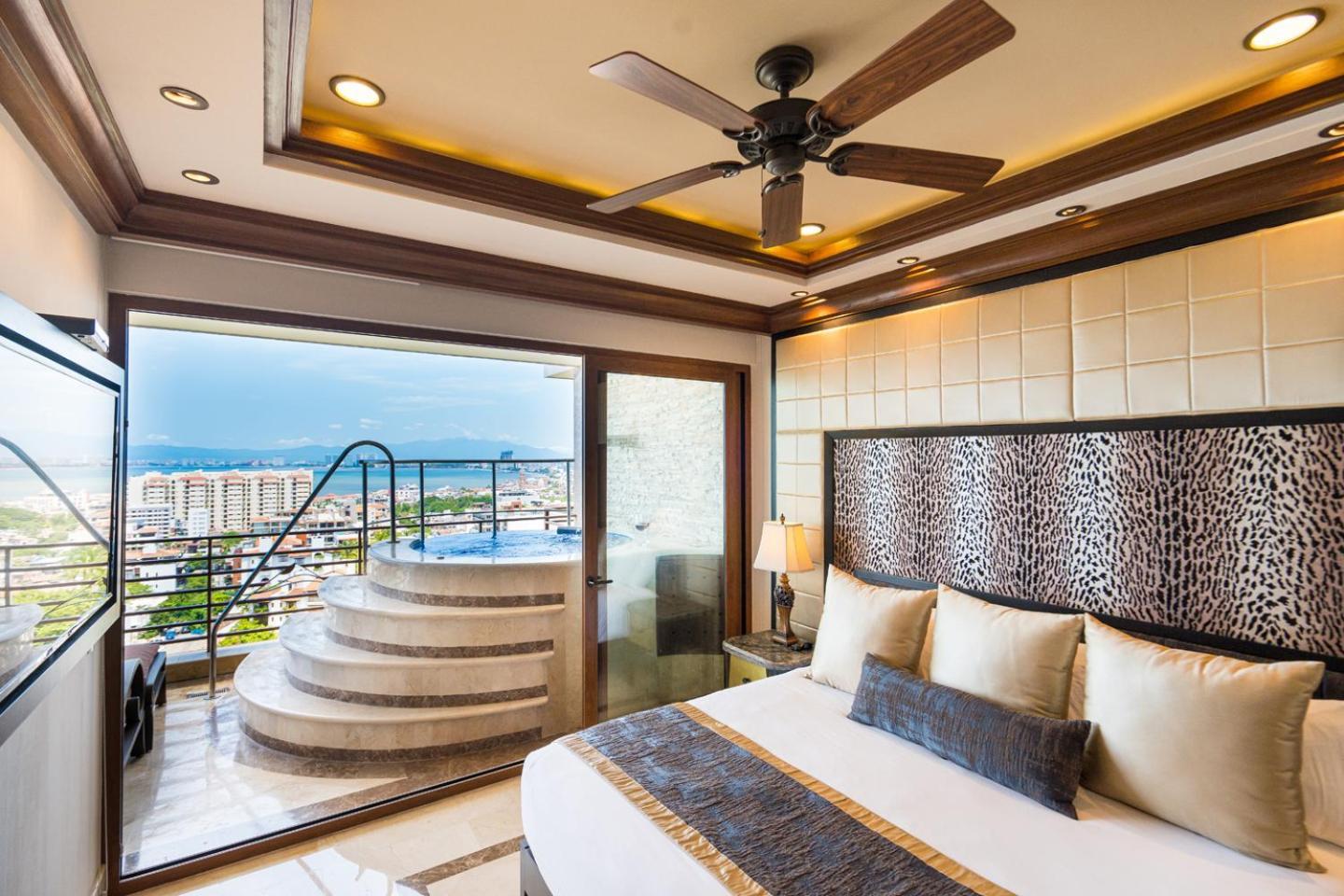Pinnacle 220 Hotel