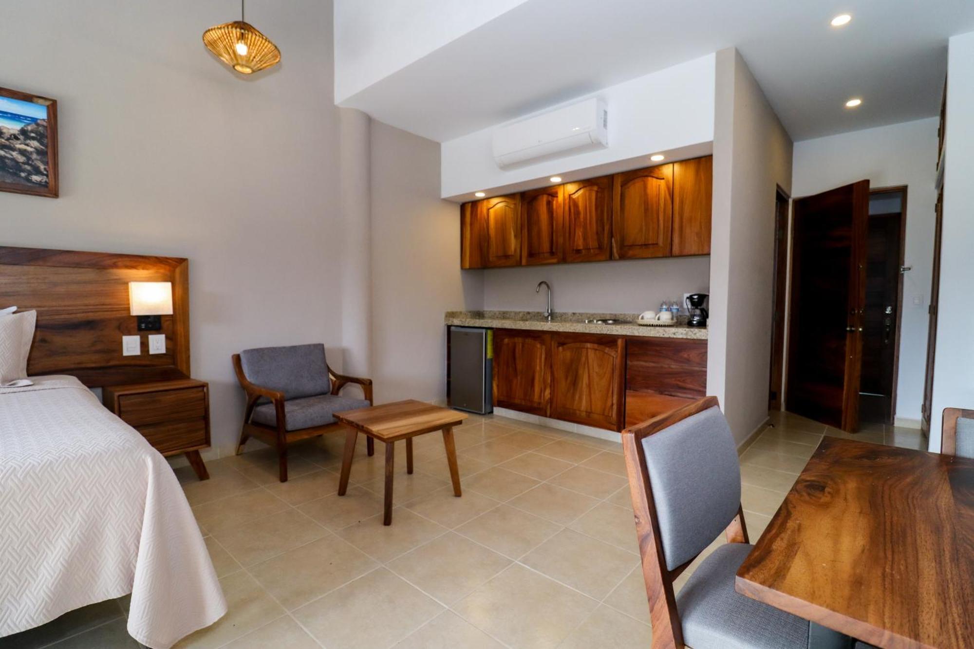 Hotel River Park 4*