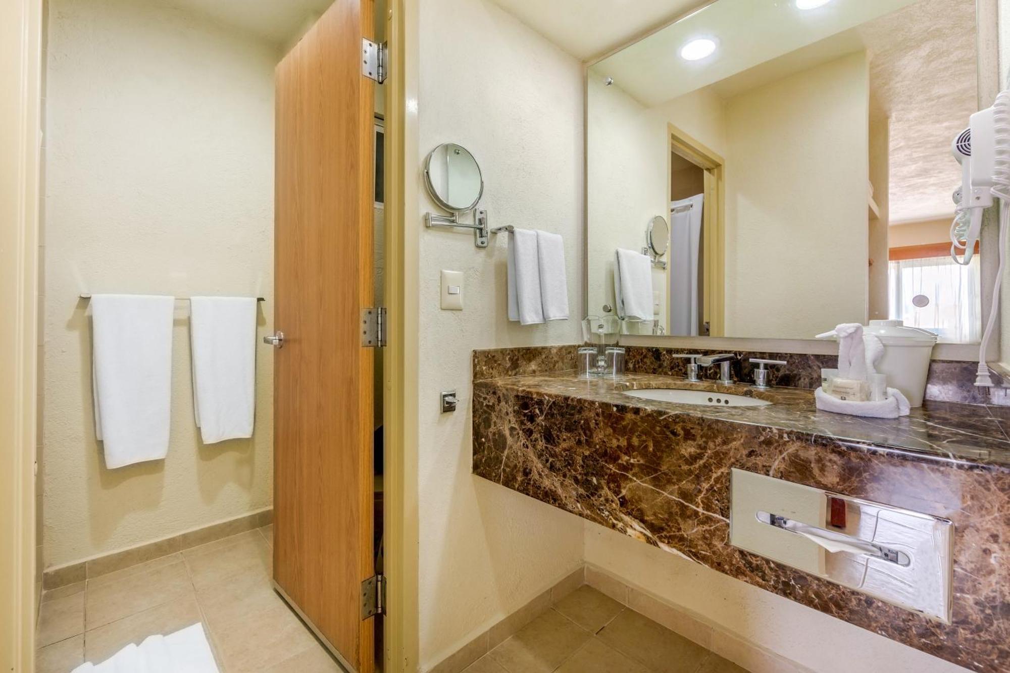 Comfort Golfside & Marina 4*