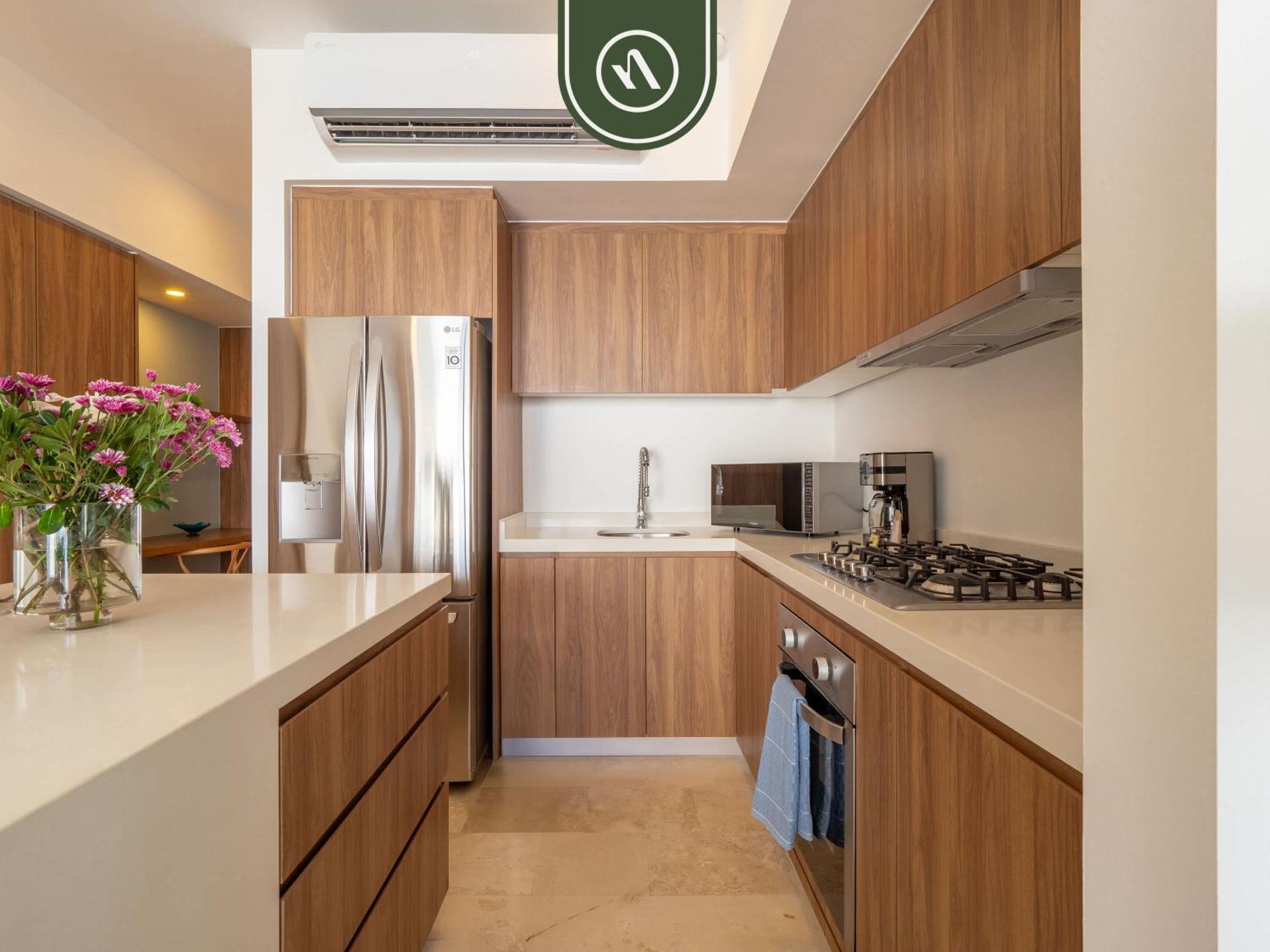 Amazing With Ocean View - King Bed Apartment