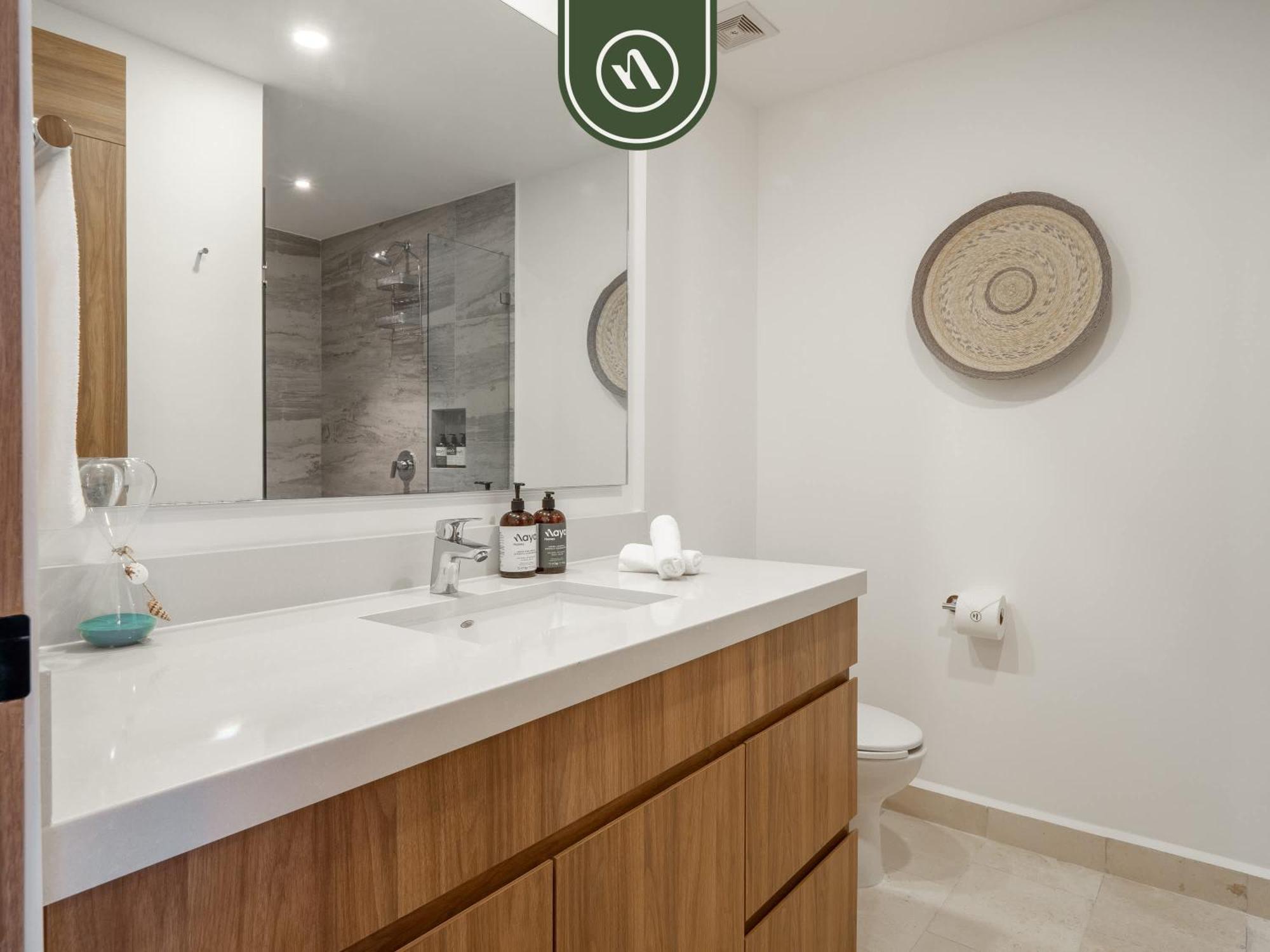 Amazing With Ocean View - King Bed Apartment *