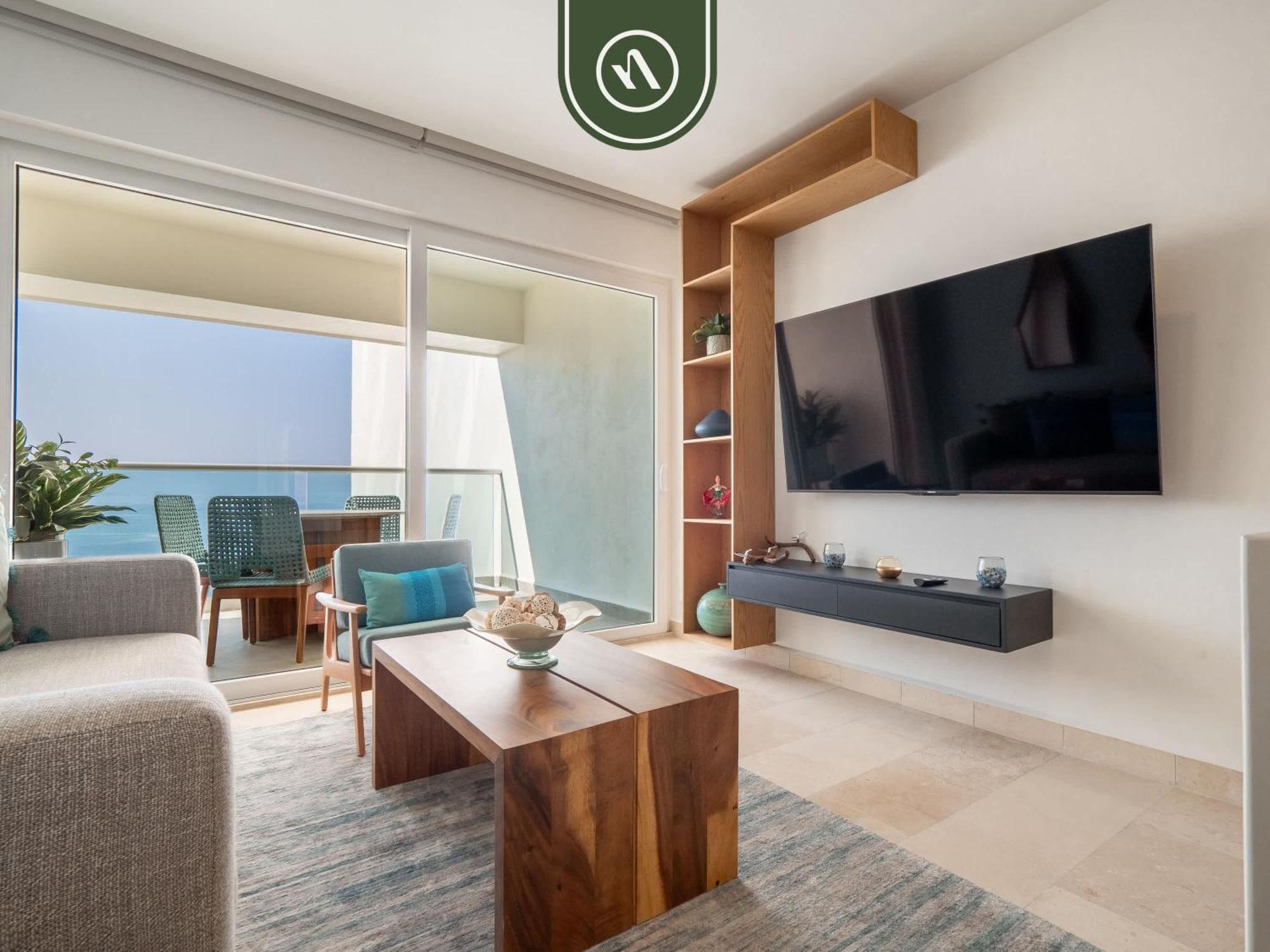 Amazing With Ocean View - King Bed Apartment