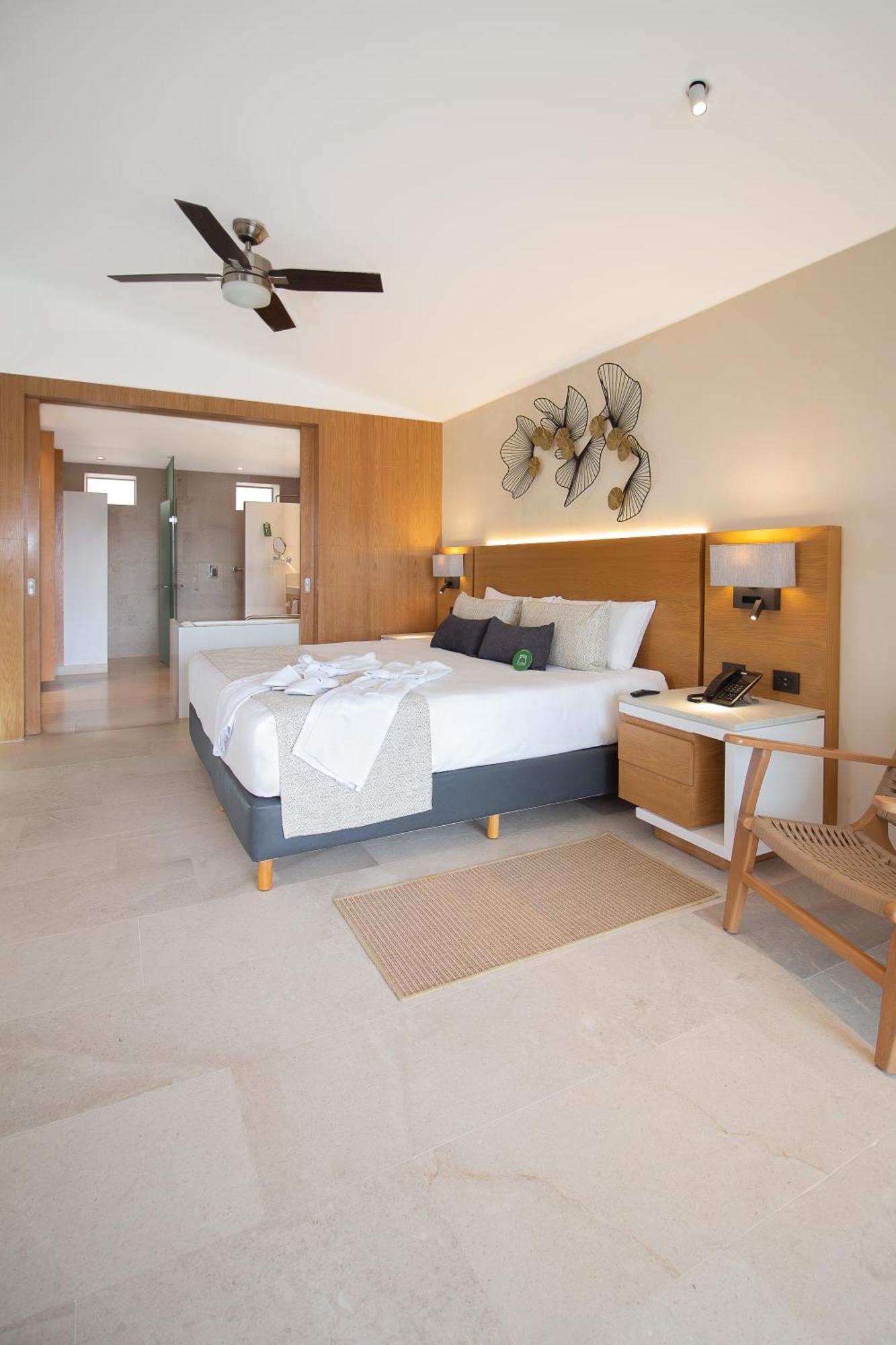 Sunset Plaza Resort 5*