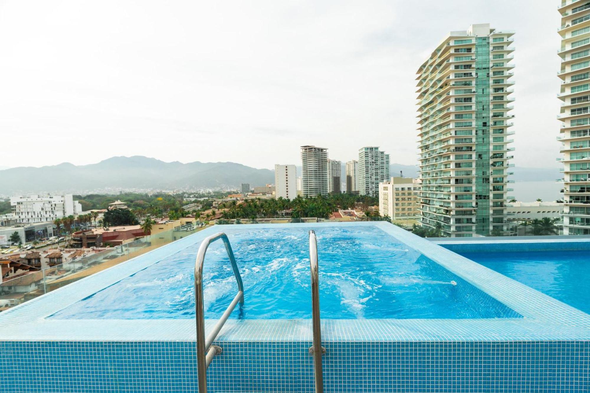 3 Adults Or 2 Adults 2 Kids 1 Block From Ocean Apartamento Puerto Vallarta