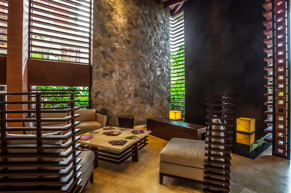 Pinnacle 220 Hotel 4*