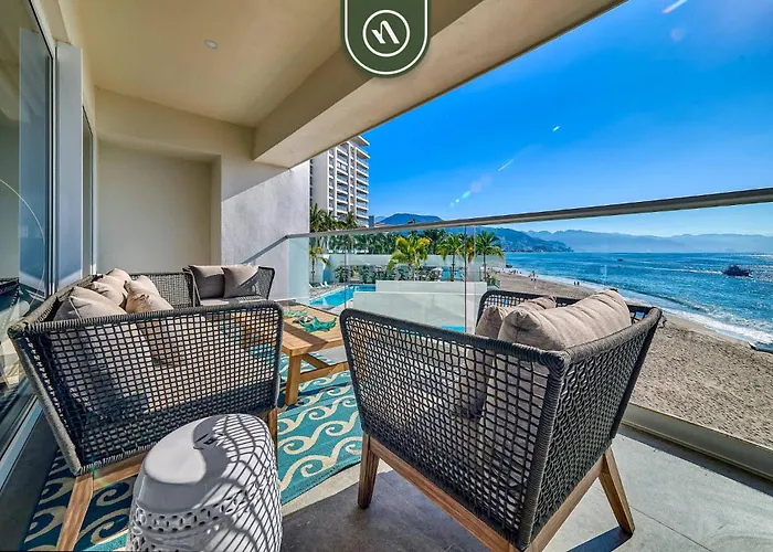 Luxury 4 Bedroom Condo Right Next To The Beach - Pools