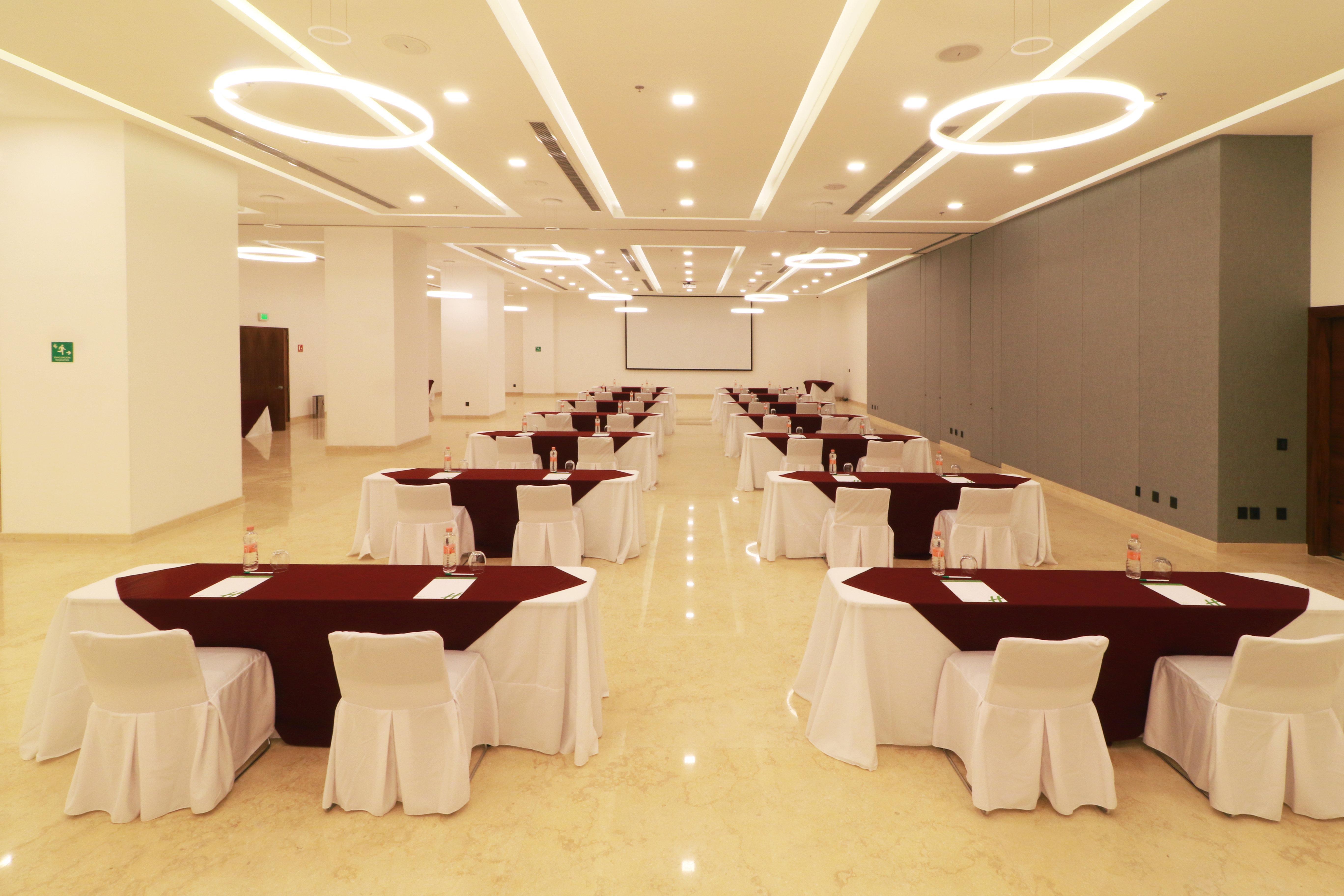 Inn&suites - Marina&golf, An Ihg Hotel