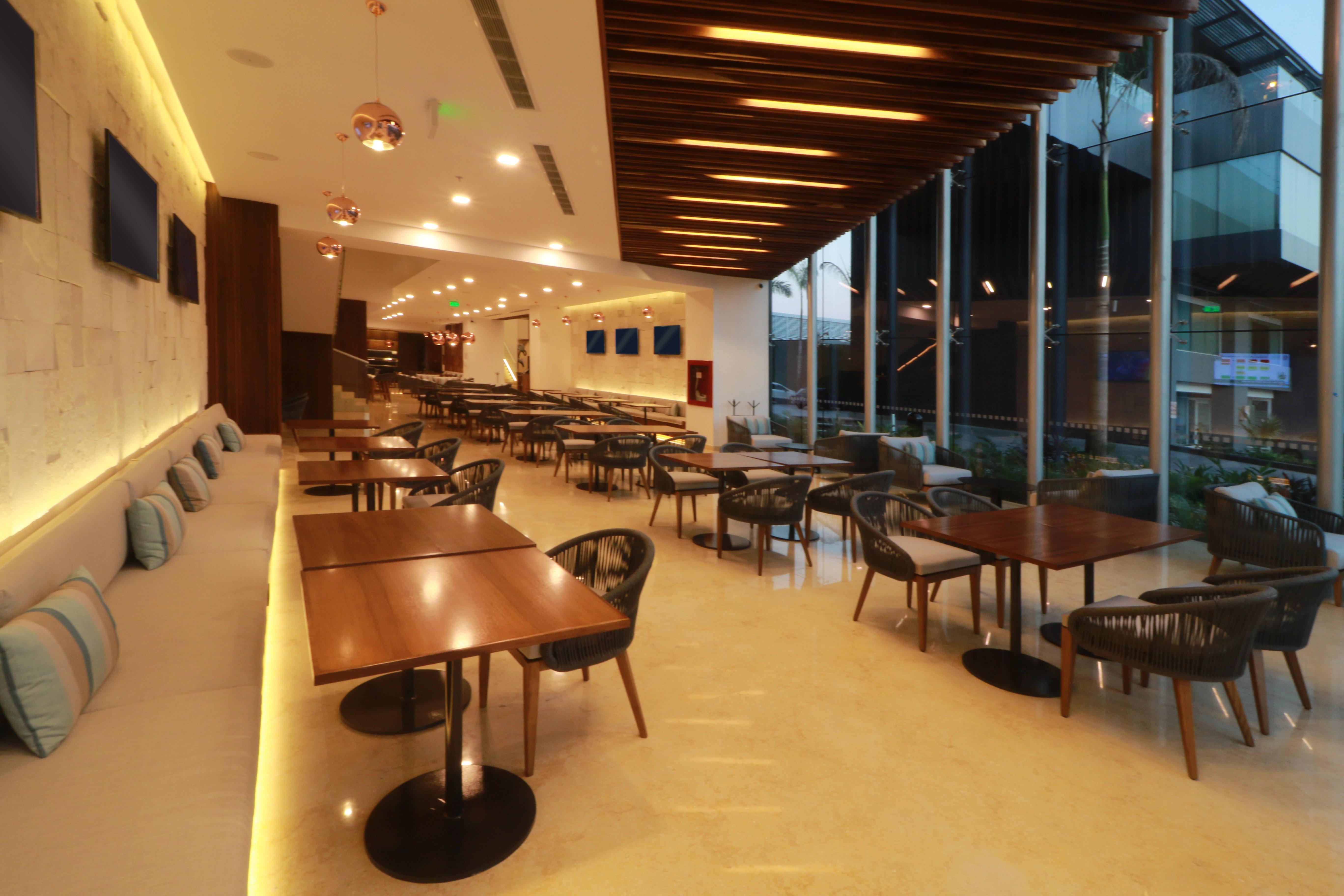 Hotel Inn&suites - Marina&golf, An Ihg Puerto Vallarta