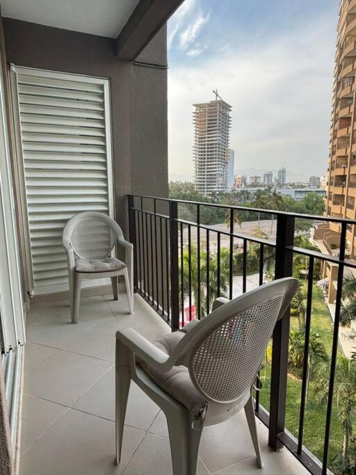 Apartamento Grand V Front Torre 2000 *