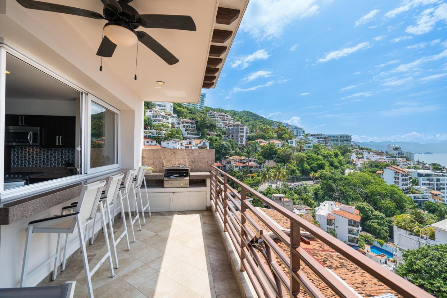 Pinnacle 220 Puerto Vallarta