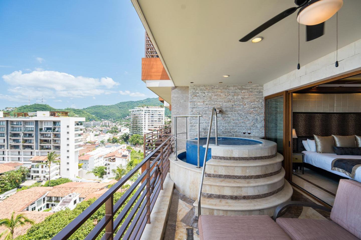 Hotel Pinnacle 220