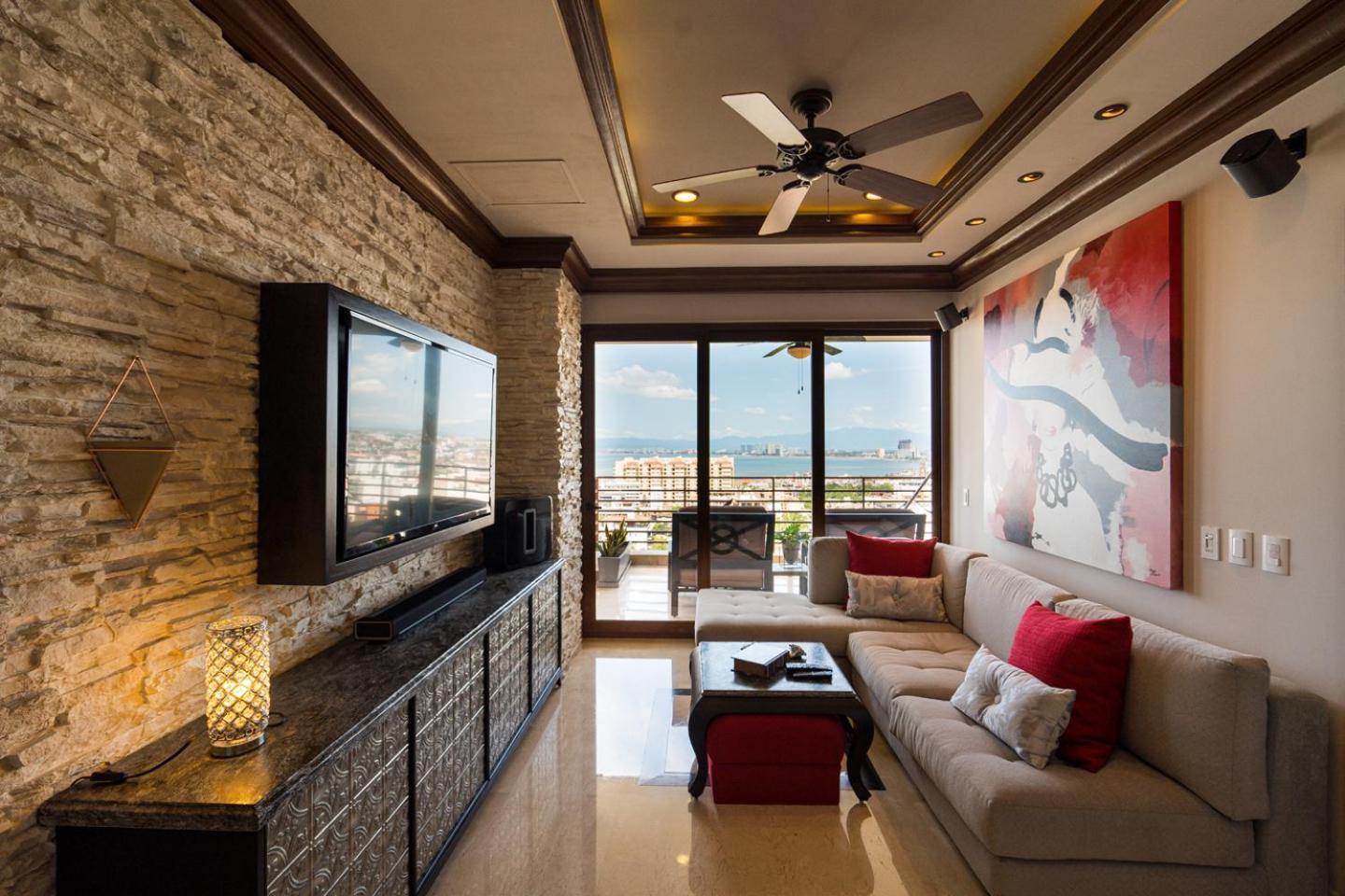 Pinnacle 220 Hotel Puerto Vallarta