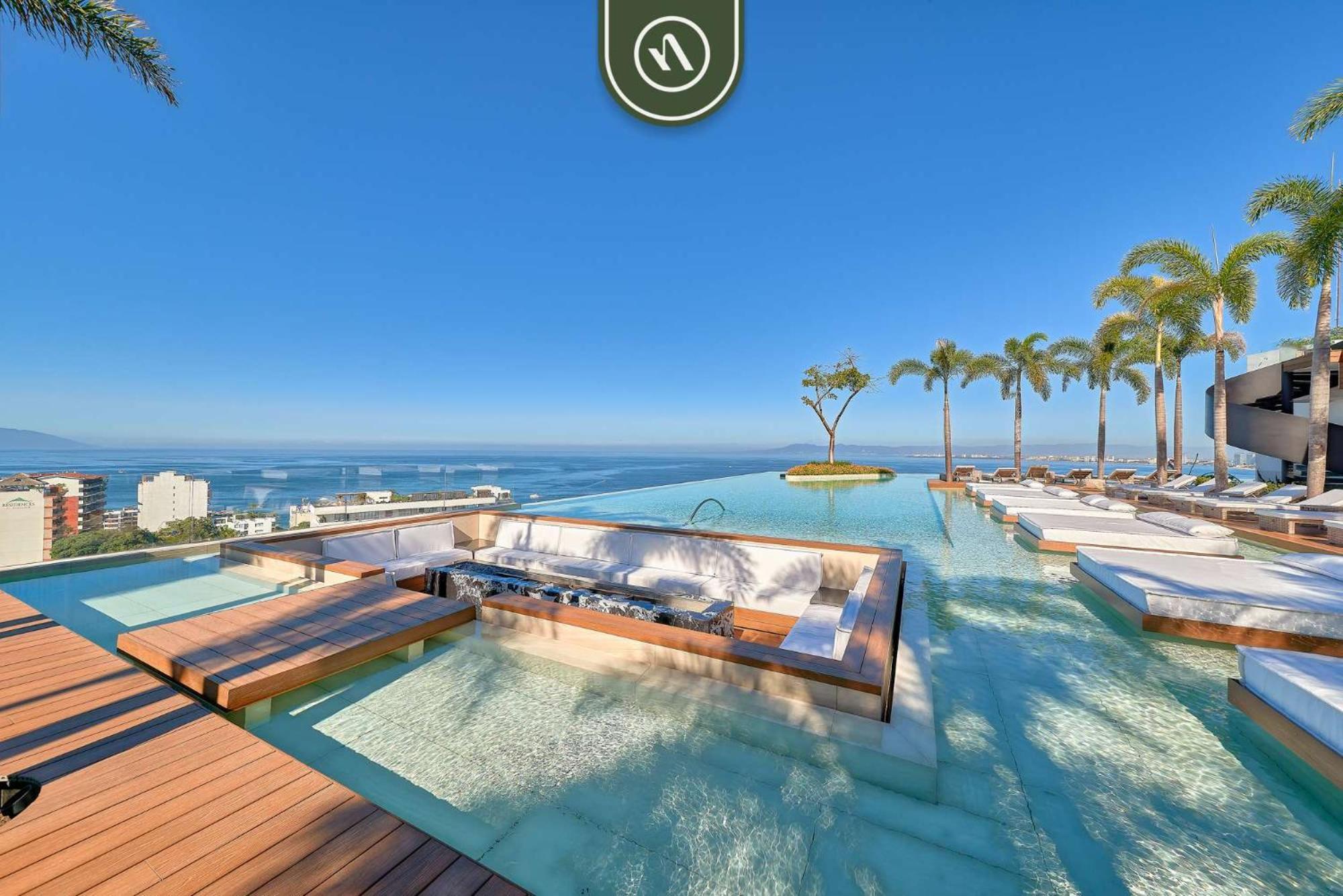 With Balcony - Rooftop Pool With Ocean View Apartment Puerto Vallarta
