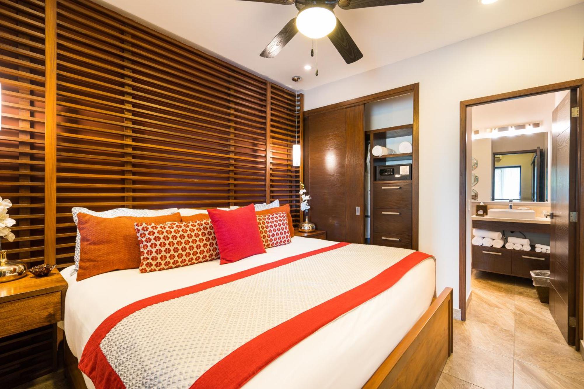 Pinnacle 220 Hotel