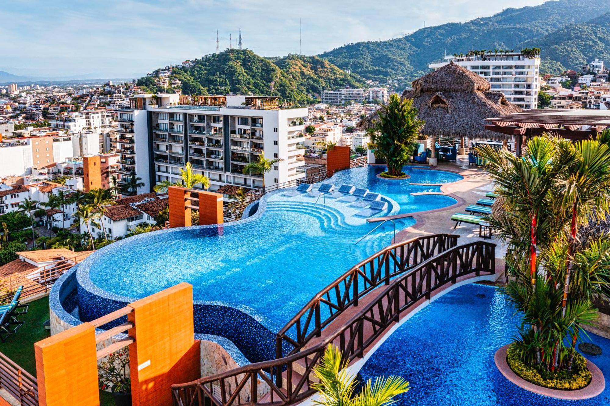Hotel Pinnacle 220