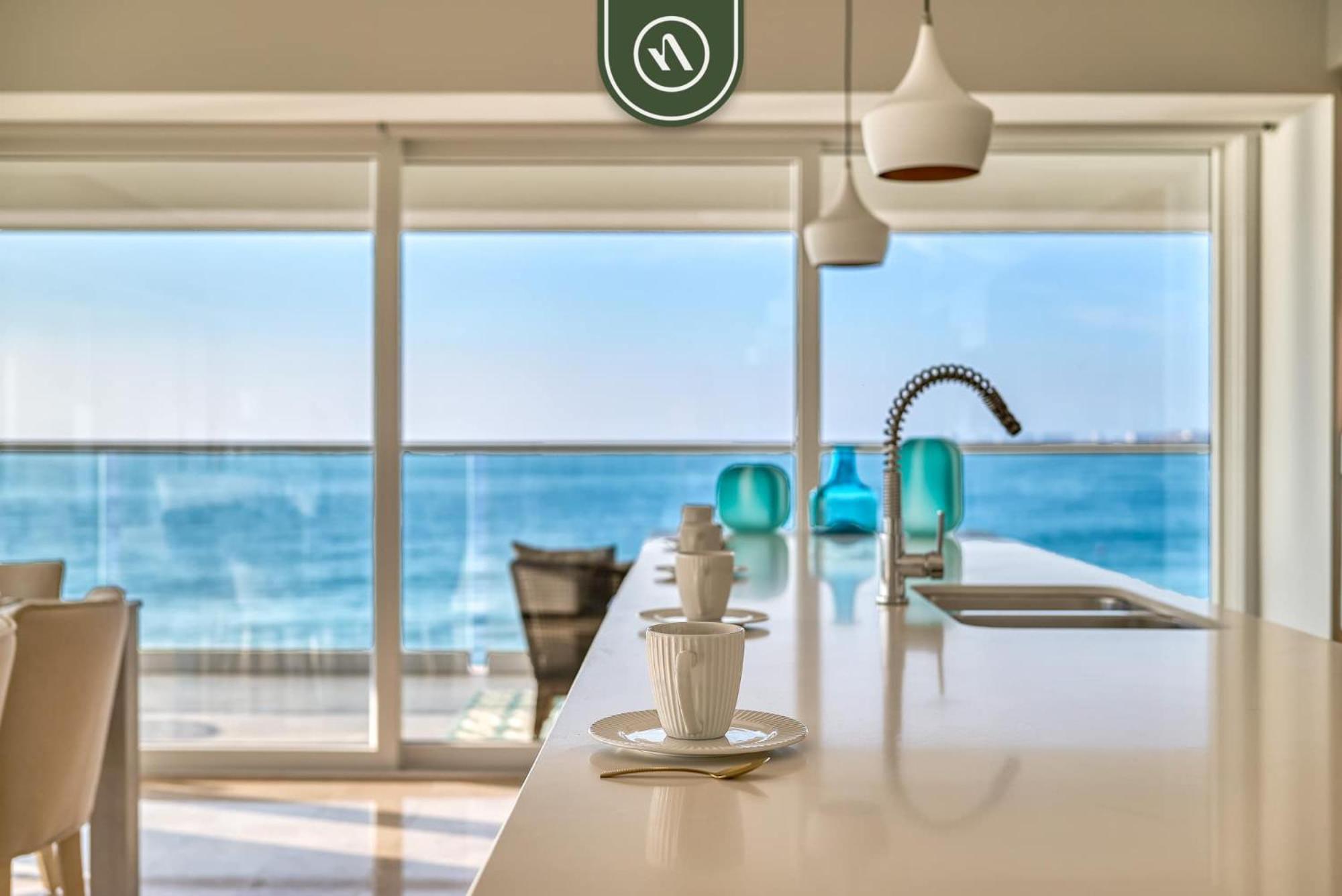 Luxury 4 Bedroom Right Next To The - Pools