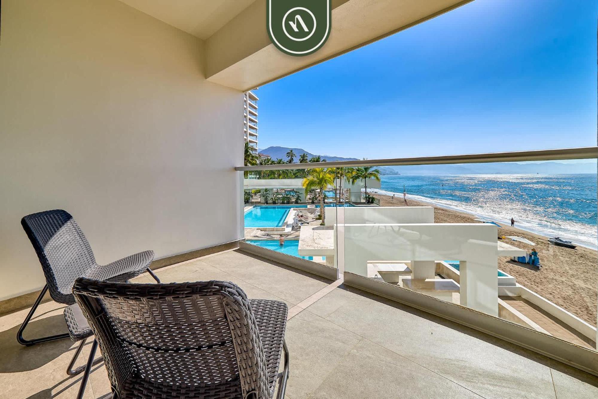 Luxury 4 Bedroom Right Next To The - Pools Apartment