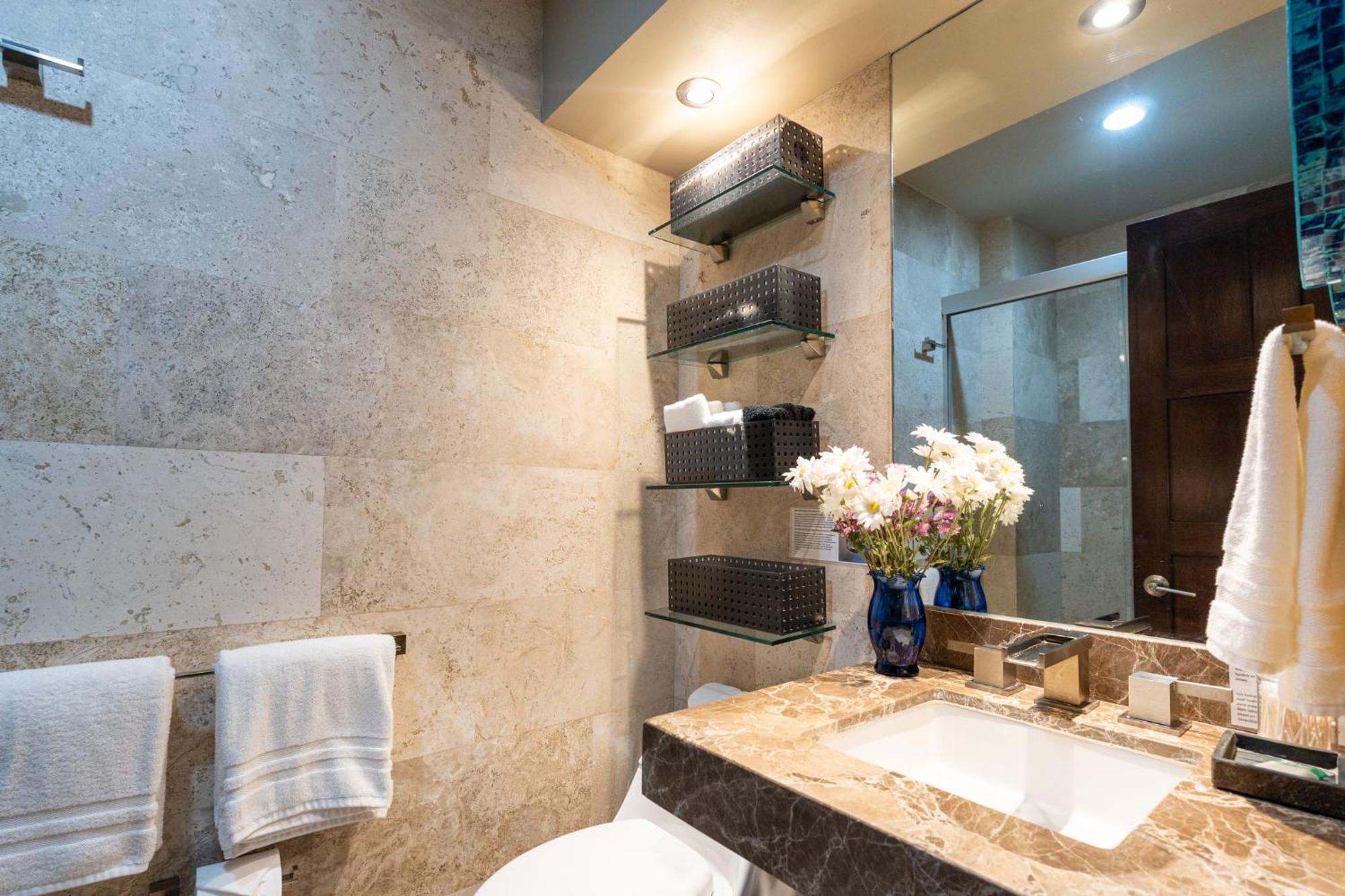 Apartamento Ocean Front Penthouse Newly Renovated, Sleeps 6, Casa Agua, Girasol *