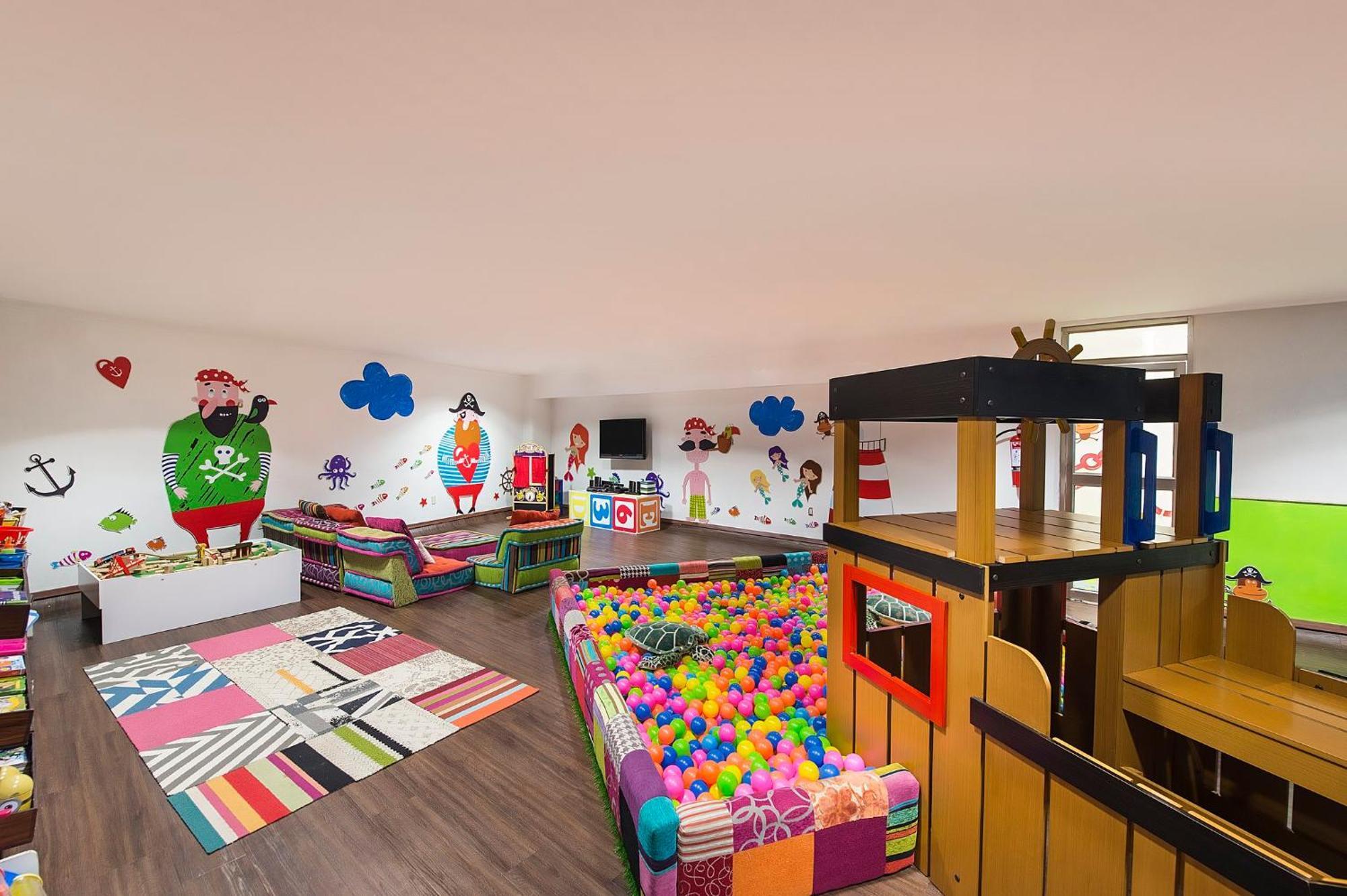 Fiesta Americana & 4*