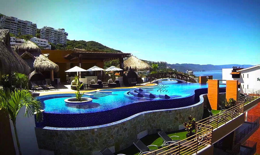 Hotel Pinnacle 220