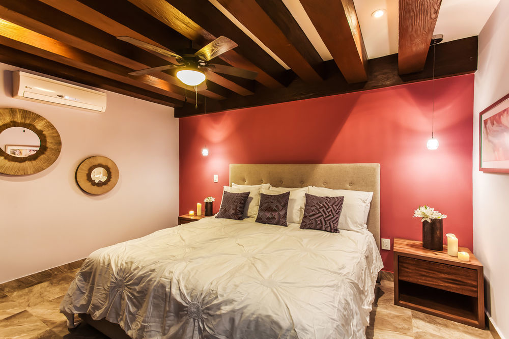 Pinnacle 220 Hotel