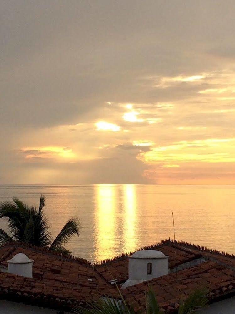 & Suites Malecon Sunset Apartahotel