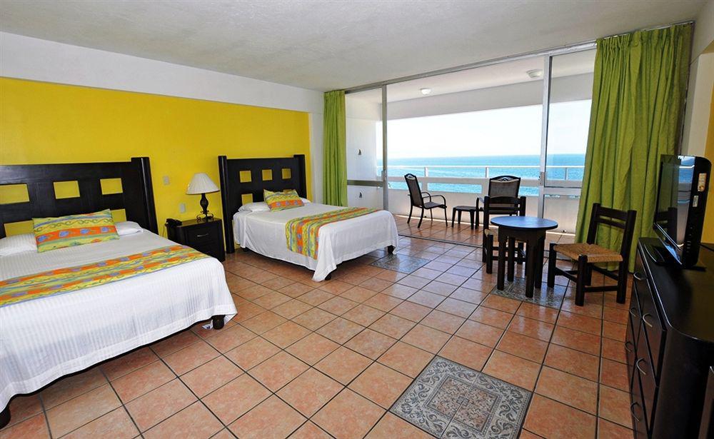 Delfin 3* Puerto Vallarta
