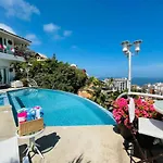 Luxury Villa Rental, Casa Yvonneka