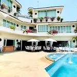 Luxury Villa Rental, Casa Yvonneka