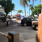 Malecon Uno Condo On The Malecon, Centro