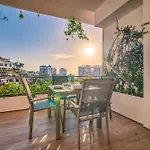 Ocean View Luxury Condo - Walk To The Beach, Clubs And Restaurants