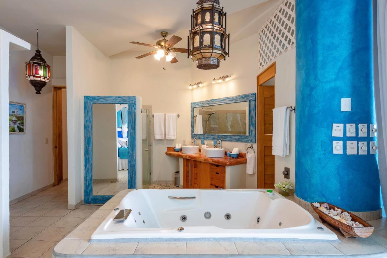 Luxury Rental, Casa Yvonneka Villa Puerto Vallarta
