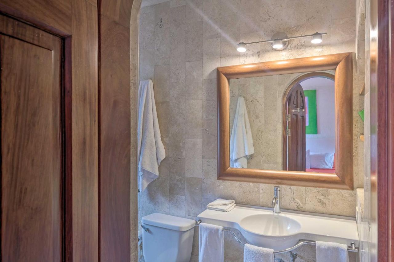 Apartamento With Pool - Walk To La Playa! *