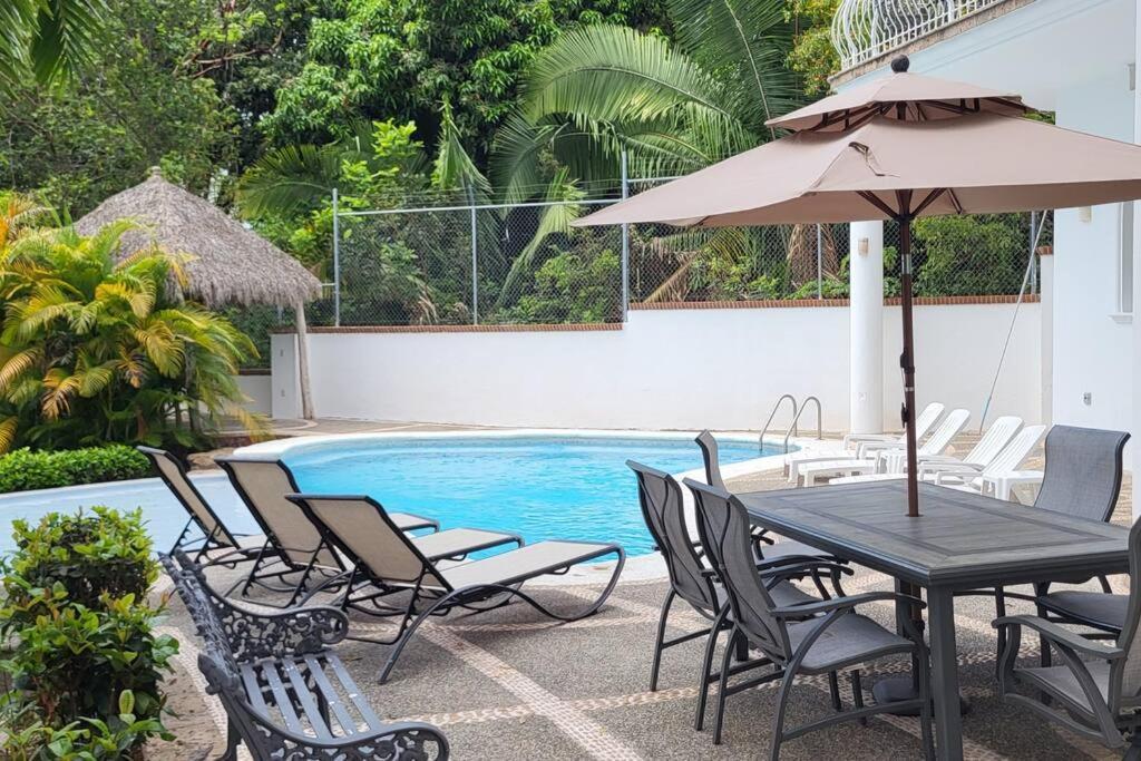 Martha Garza Blanca - Heated Pool, Chef & Full Staff Included Villa *