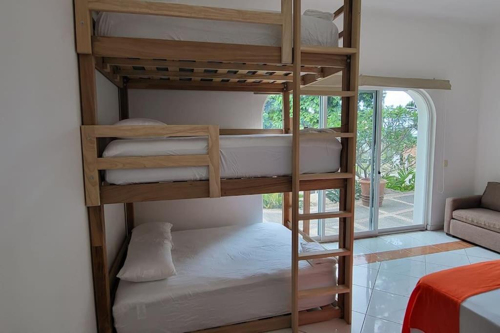 Martha Garza Blanca - Heated Pool, Chef & Full Staff Included *