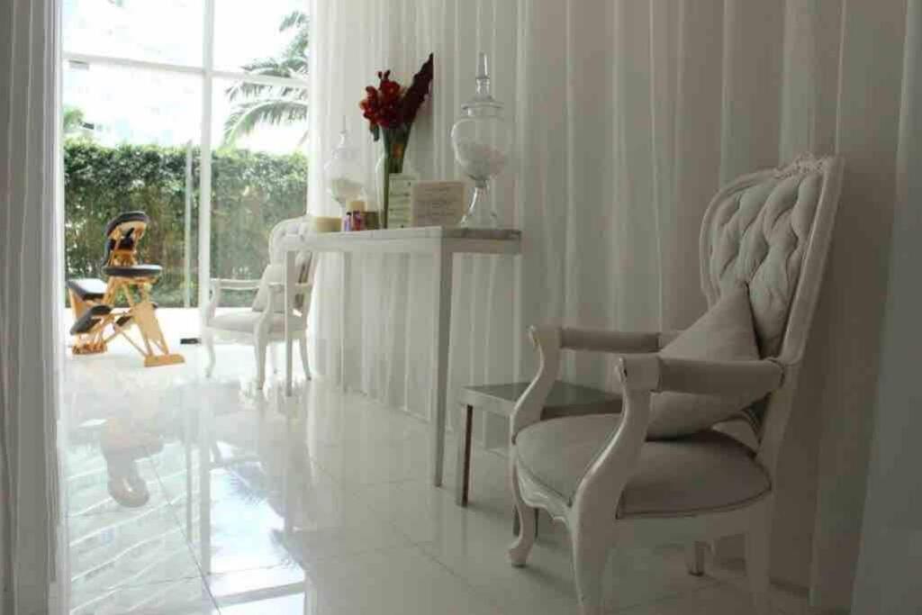 Icon - Beachfront, 3 Bedrooms + Apartment