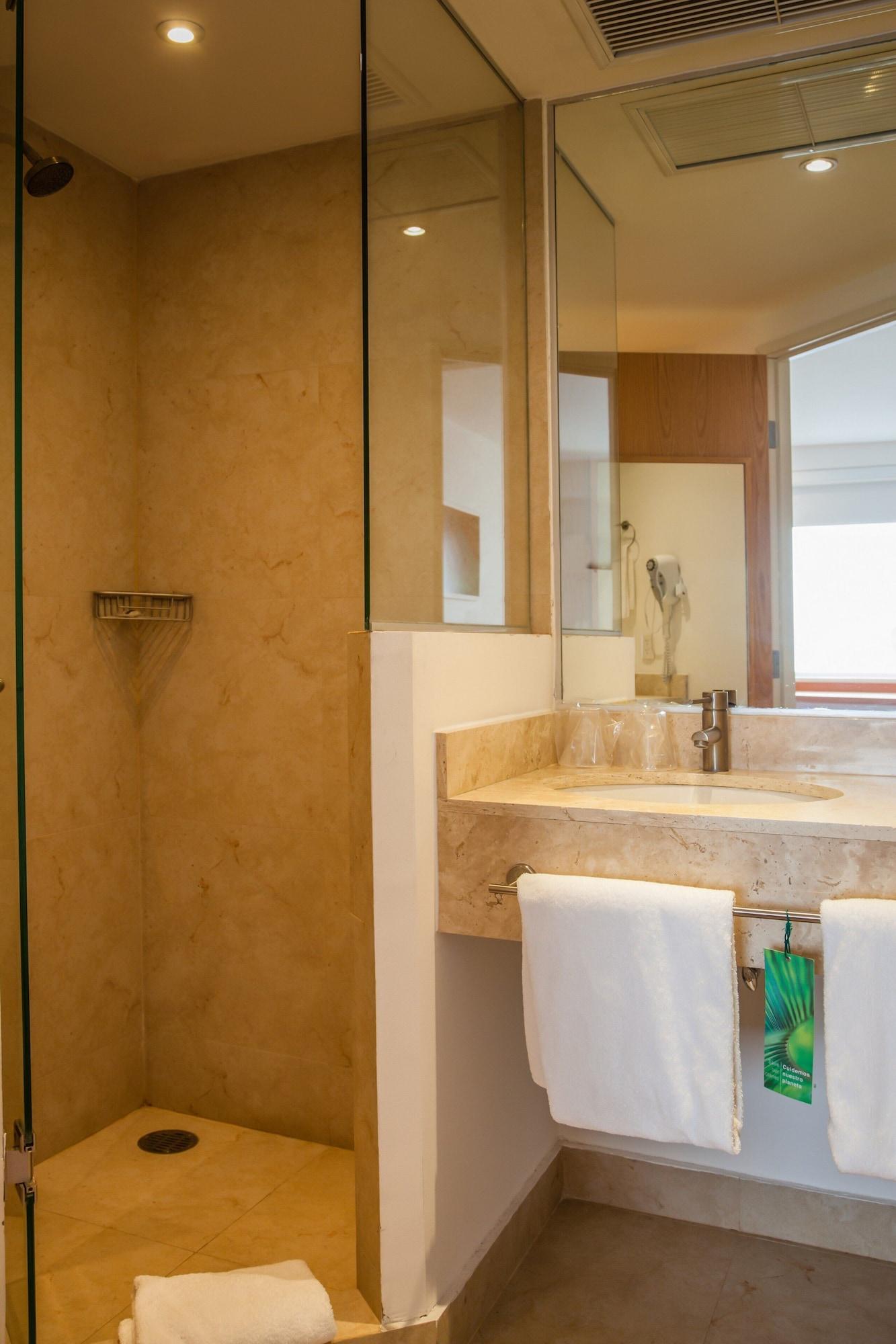 One Aeropuerto Hotel 3*