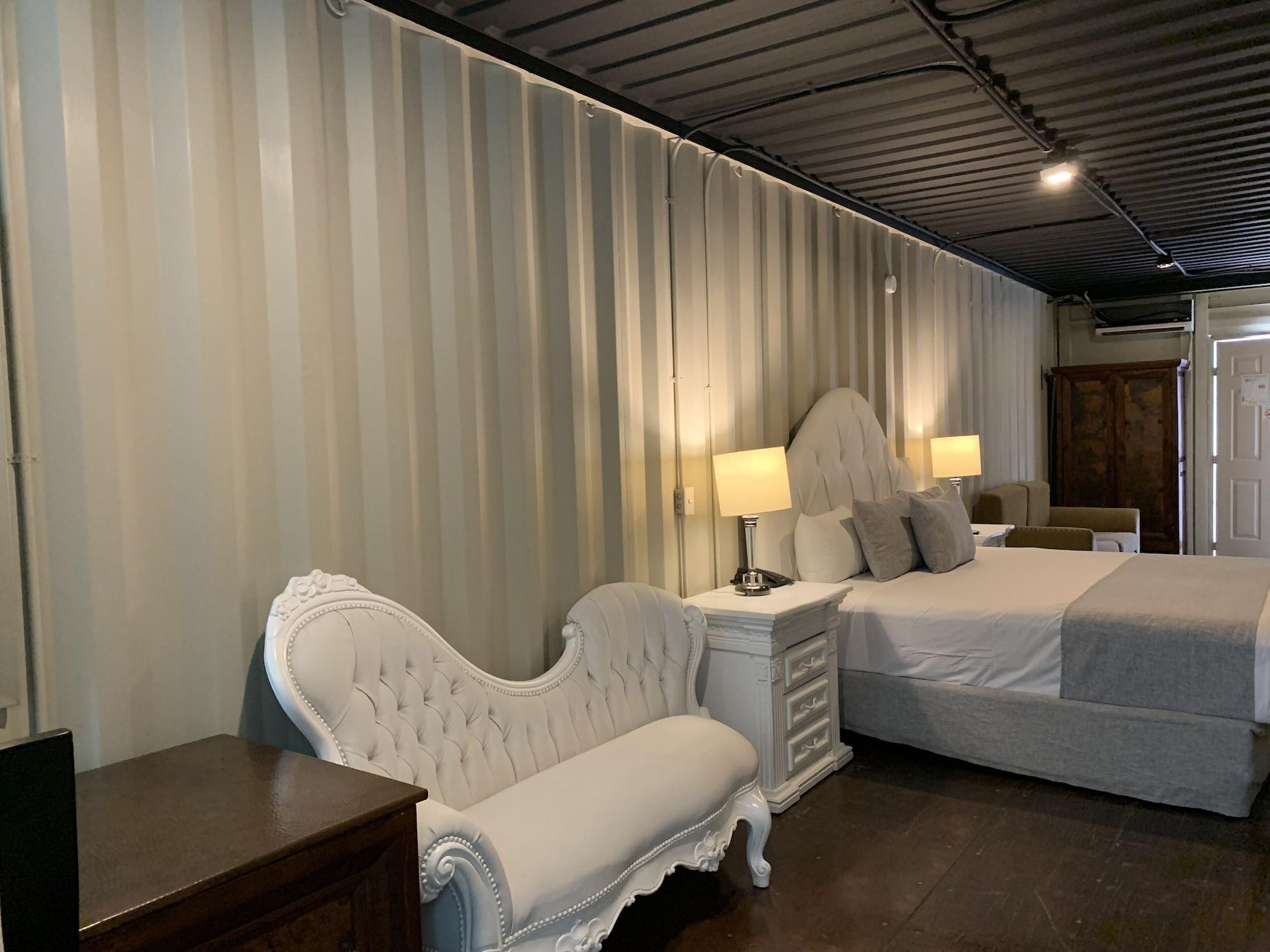 Container Aeropuerto Hotel