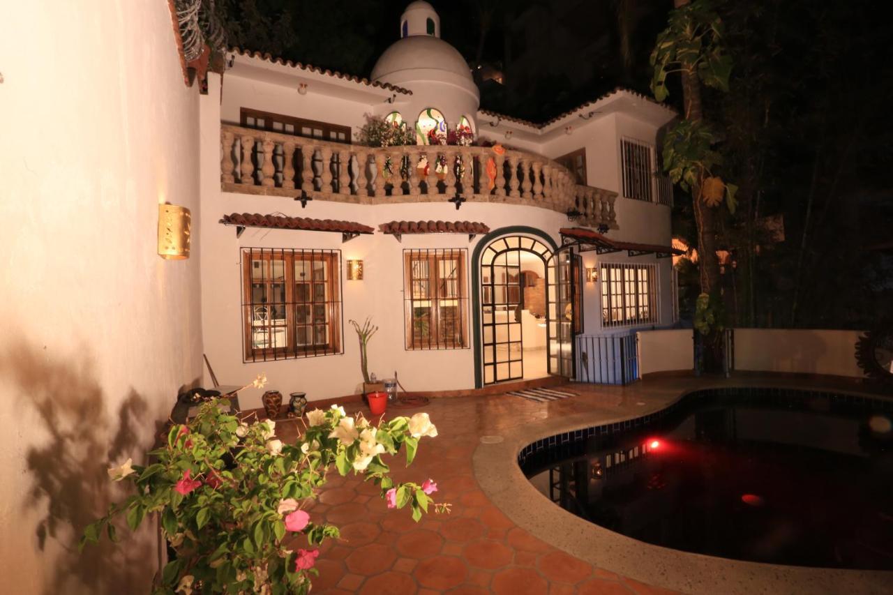 Bed and breakfast La Del Sol - Pool & And Staff Puerto Vallarta