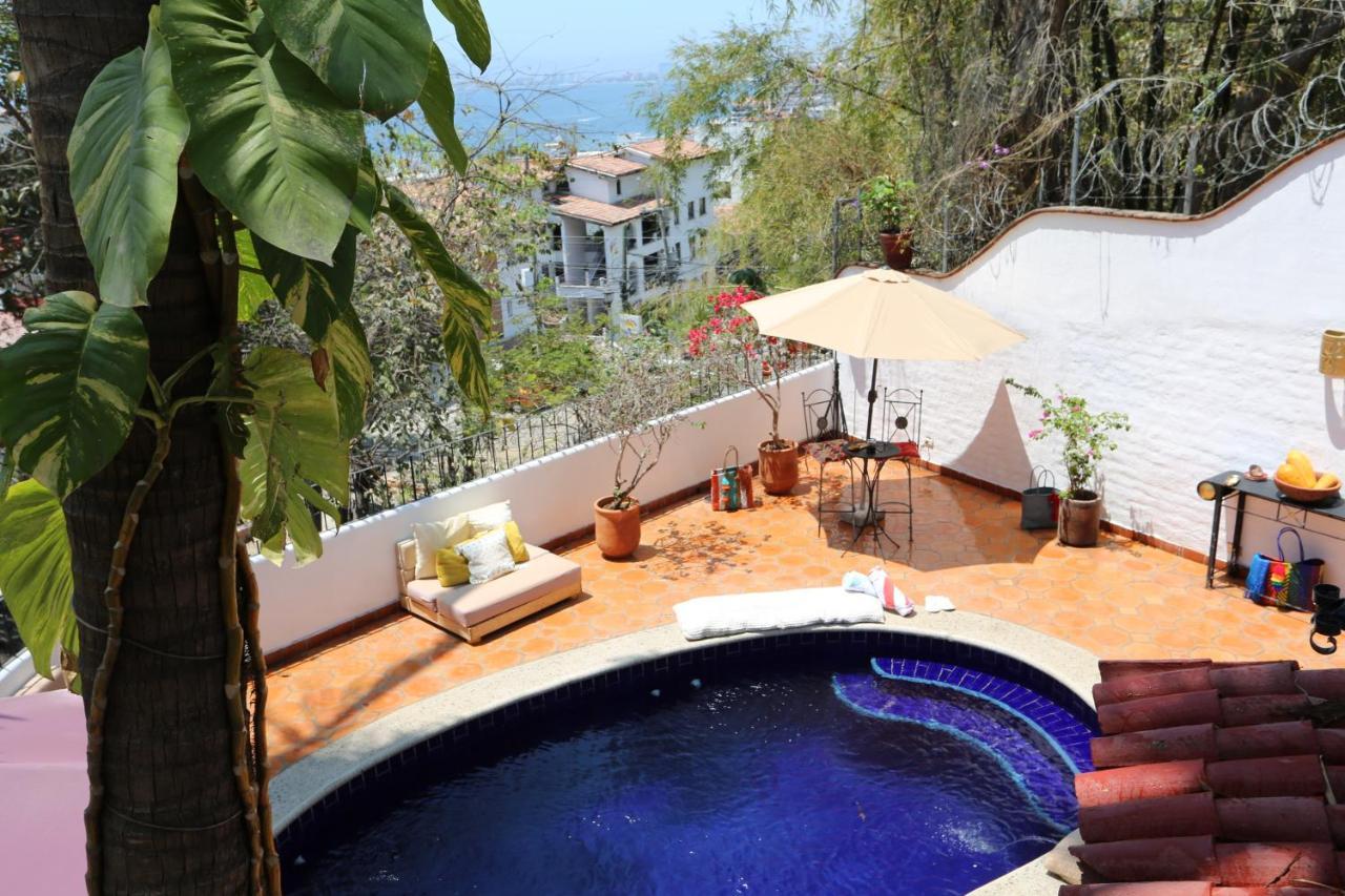 Bed and breakfast La Del Sol - Pool & And Staff Puerto Vallarta