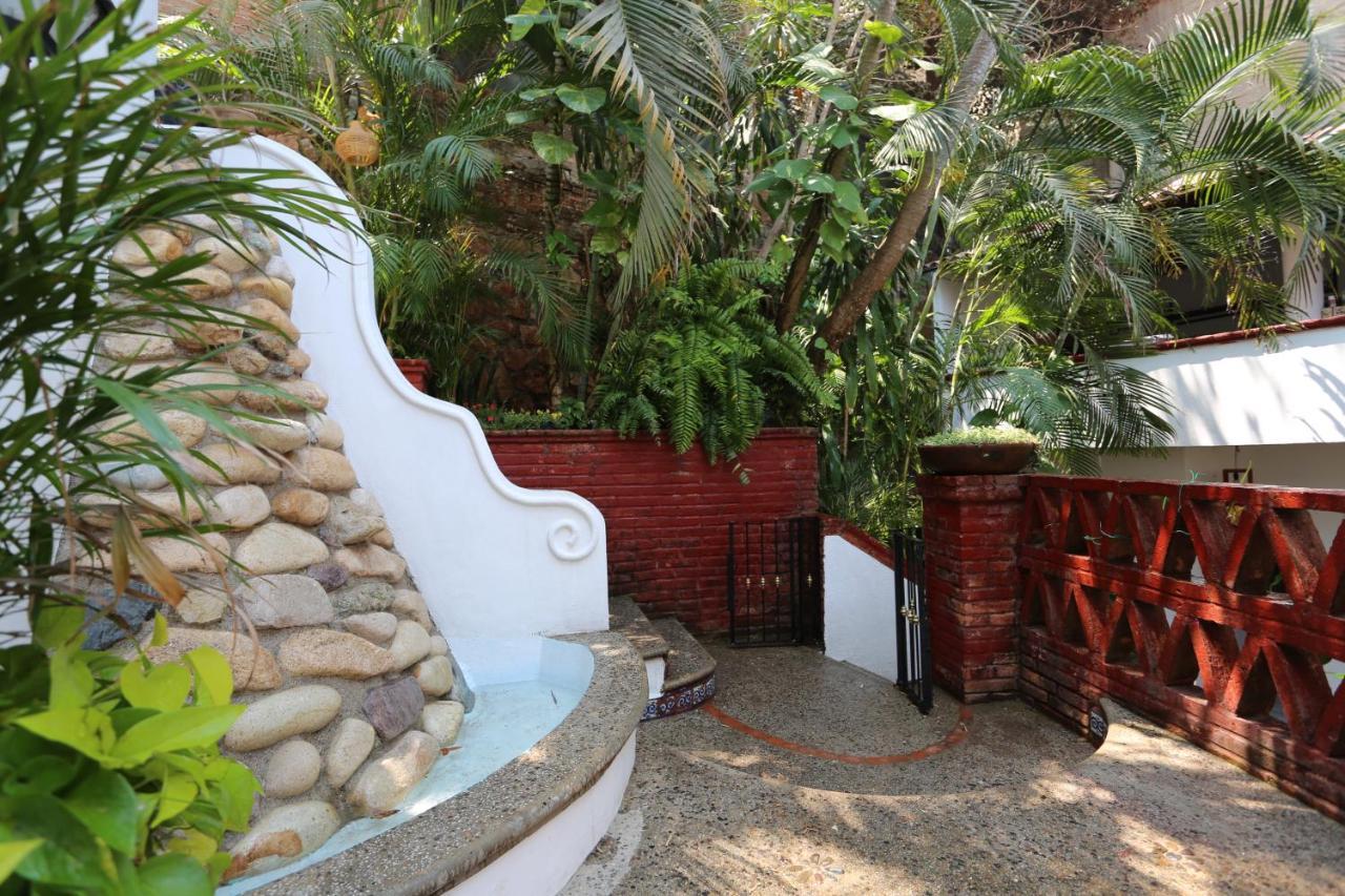 La Del Sol - Pool & And Staff Bed and breakfast *