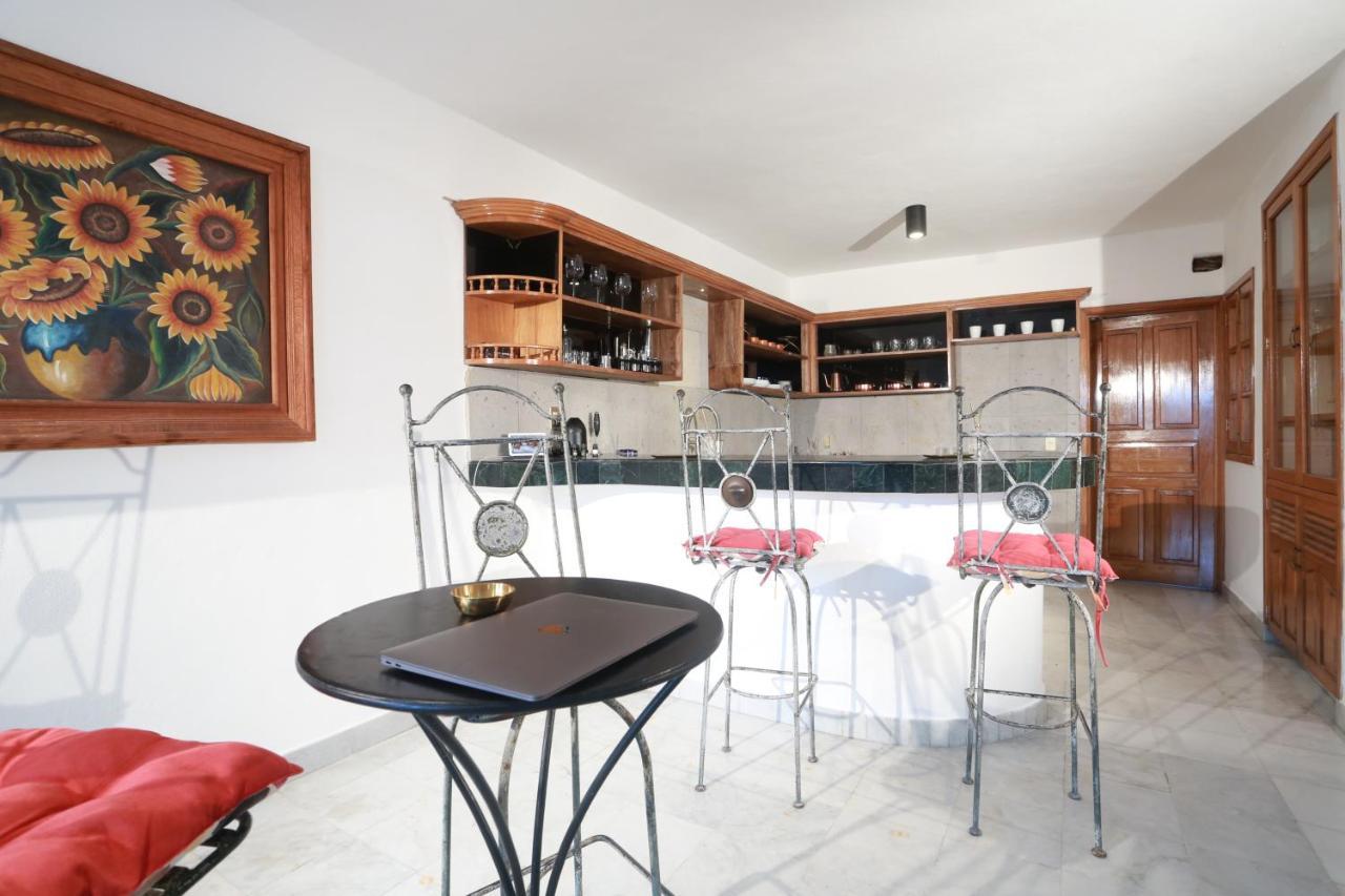 Bed and breakfast La Del Sol - Pool & And Staff Puerto Vallarta