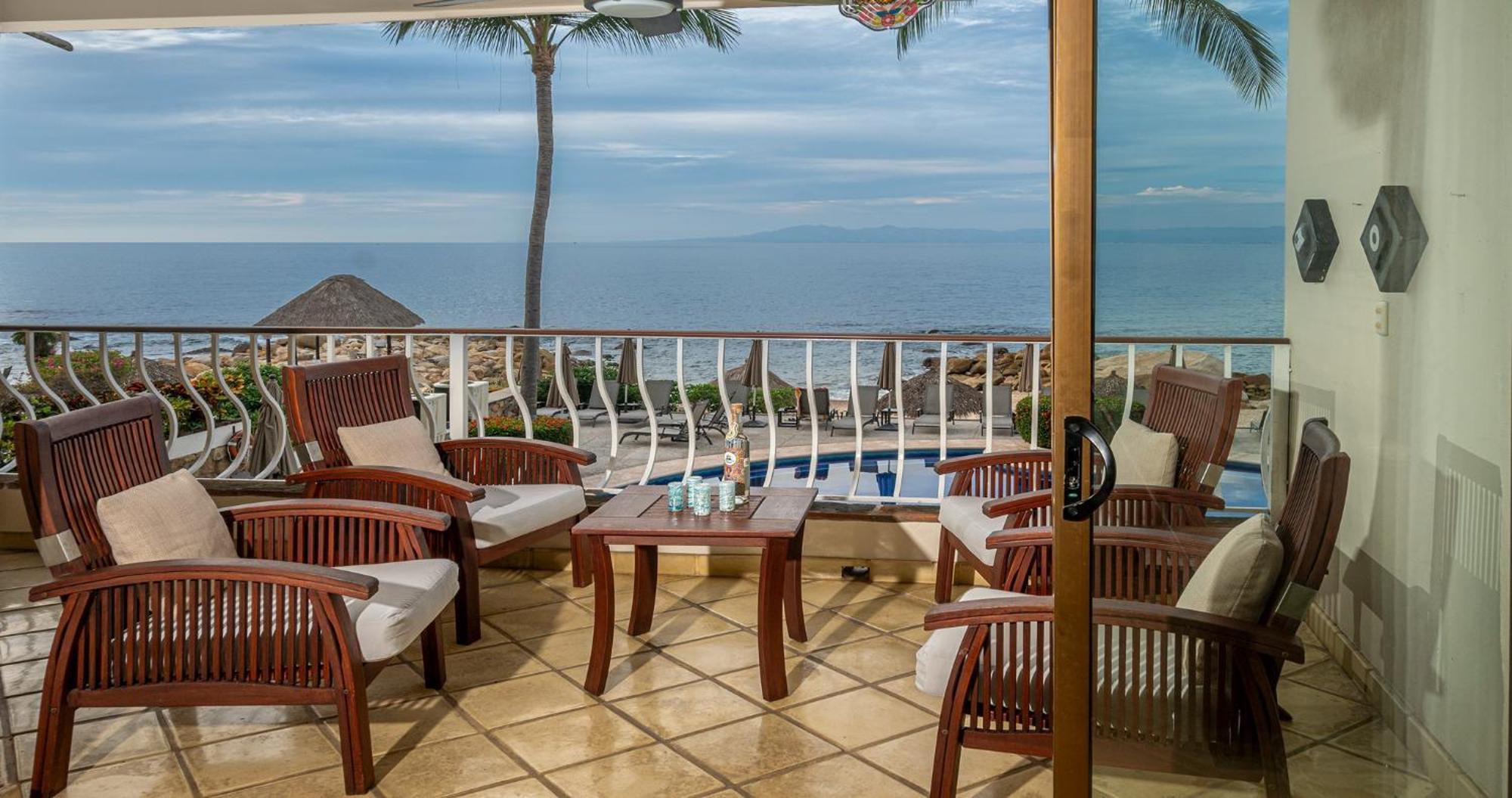 Ocean Front, 3 Bedroom, 3 Bathroom, Casa Natalia, Playa Esmeralda * Puerto Vallarta
