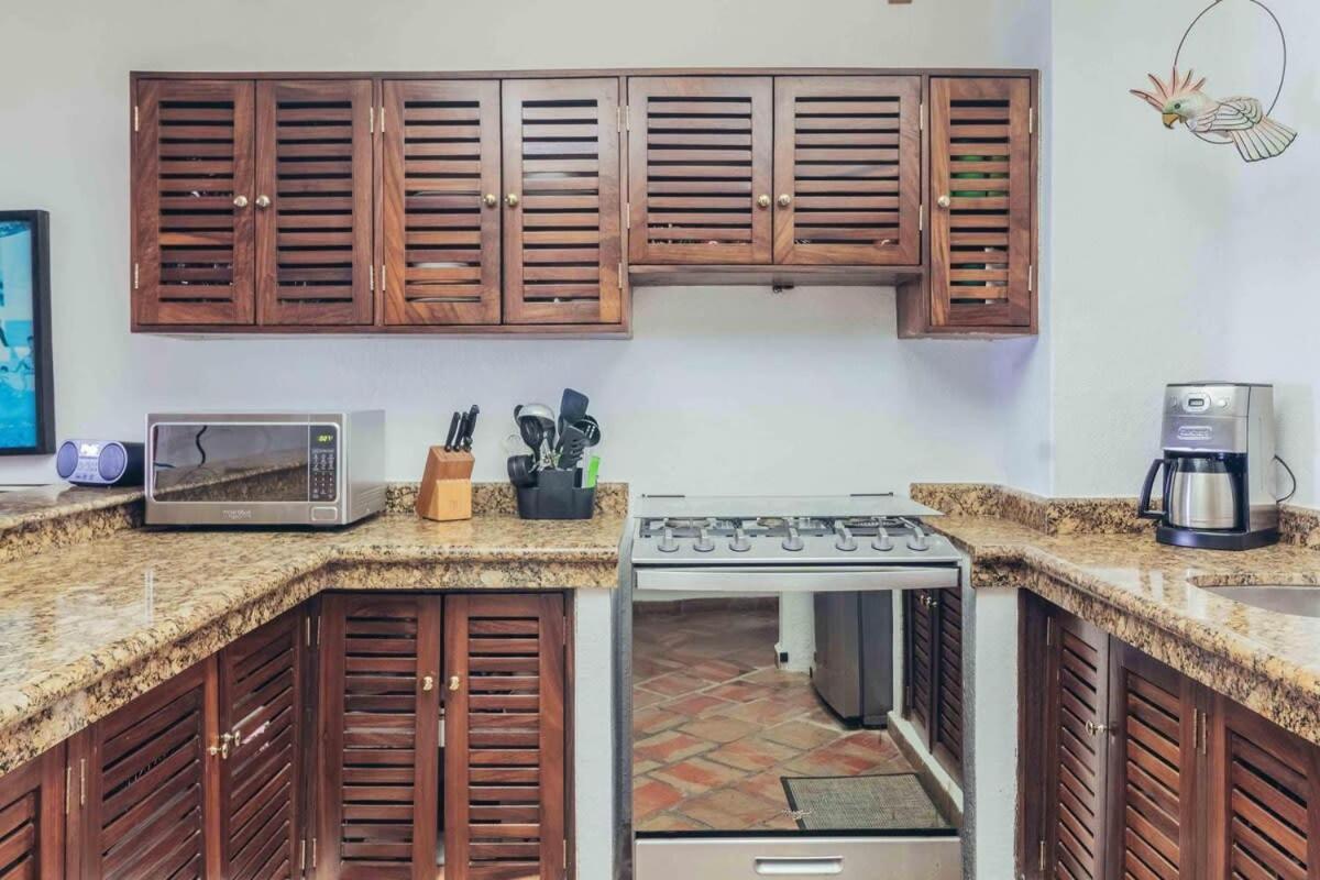 Apartamento Ocean View 2br Condo-balcony-beach-pool