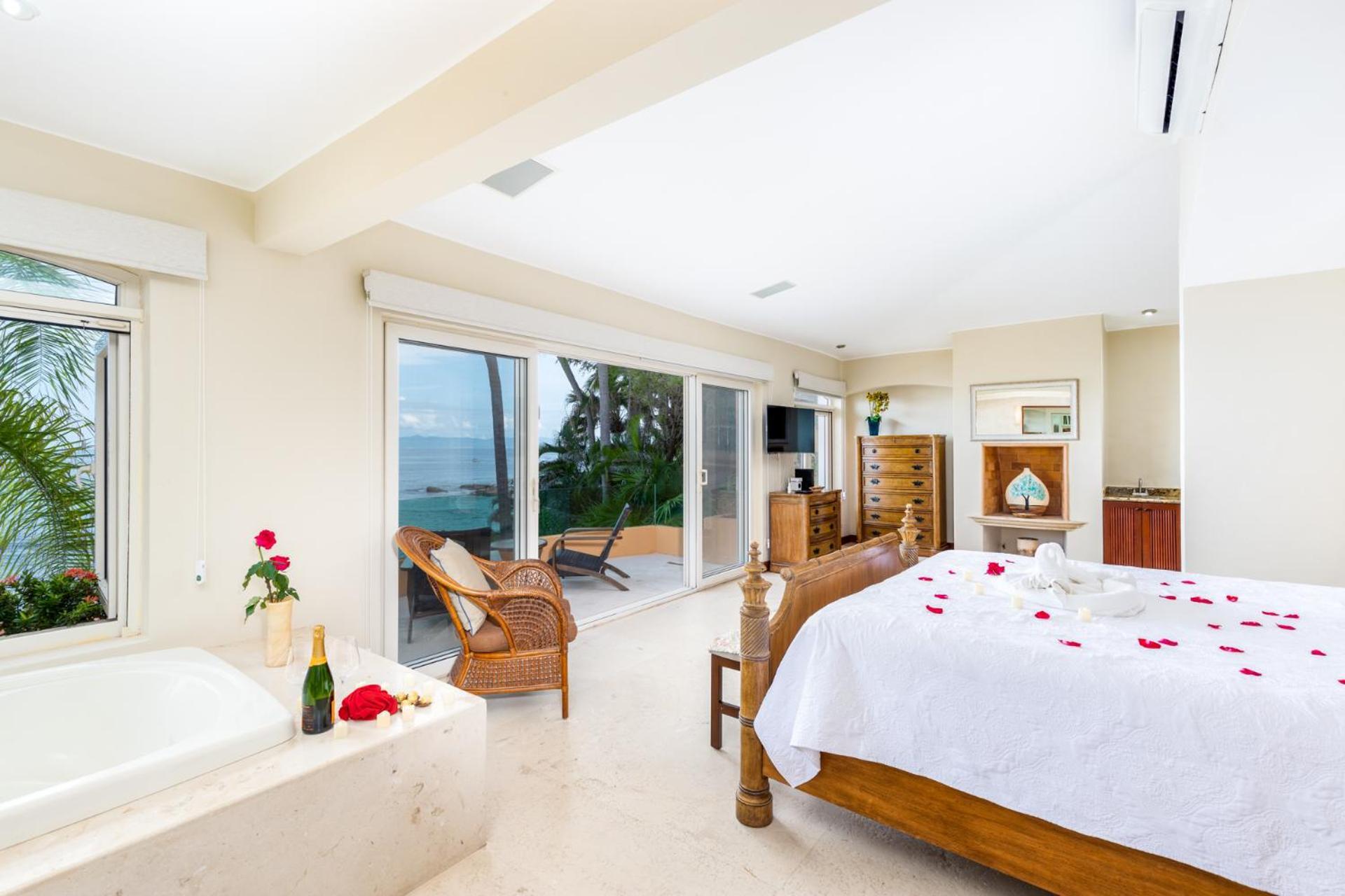 Beachfront Sagitario In Puerto Vallarta! Villa