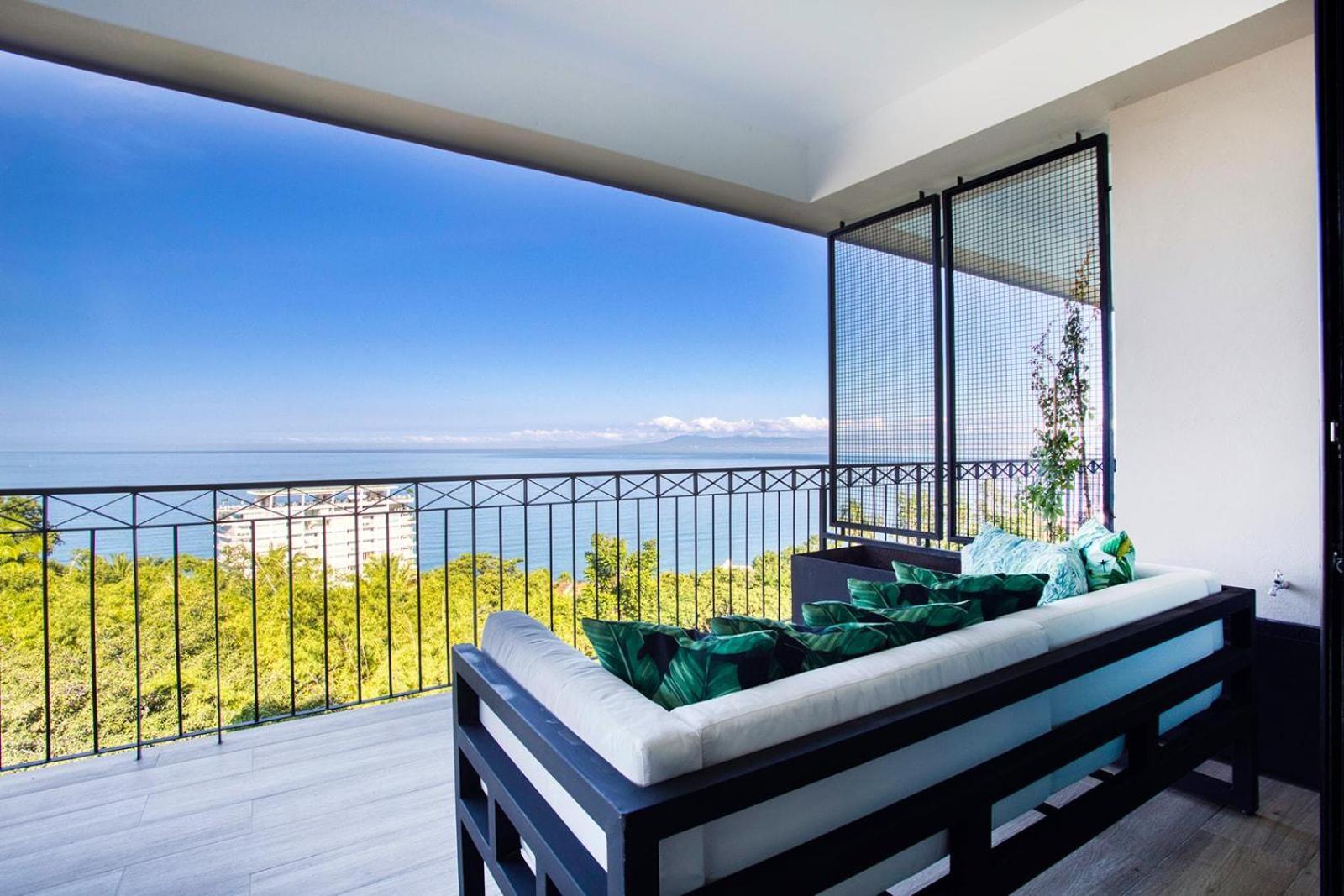 Сasa de vacaciones Swanky Conchas Chinas Condo, Ocean & Jungle Views