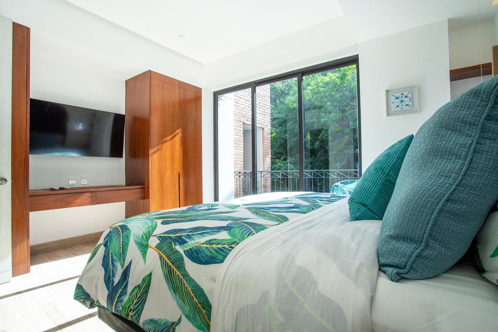 Сasa de vacaciones Swanky Conchas Chinas Condo, Ocean & Jungle Views *