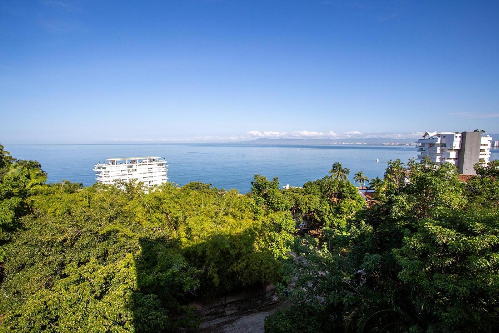 Swanky Conchas Chinas Condo, Ocean & Jungle Views Сasa de vacaciones Puerto Vallarta